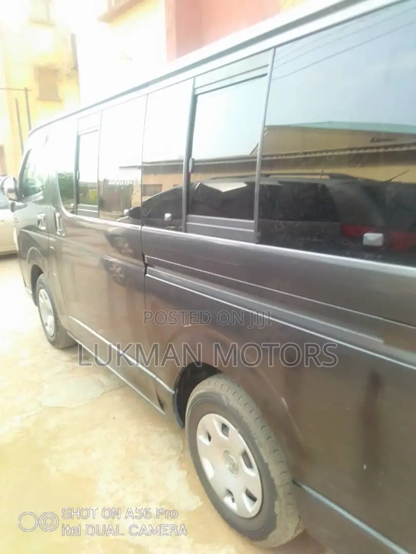 Toyota HiAce 2012 Blue