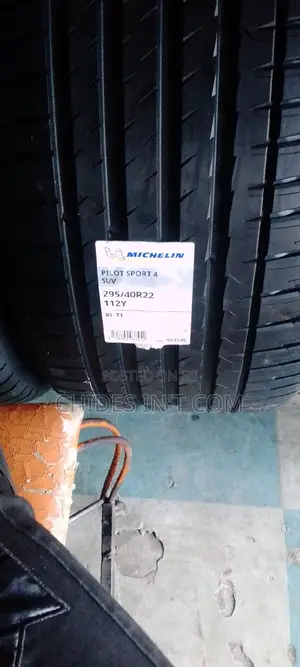 295/40/22 Mechelin Tyre