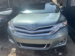 Toyota Venza V6 AWD 2012 Gray
