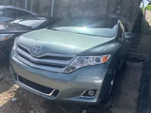Toyota Venza V6 AWD 2012 Gray