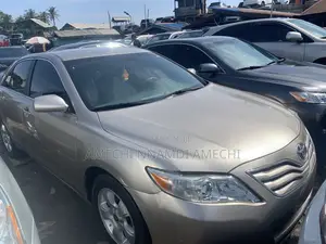 Toyota Camry 2009 Gold