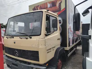 Mercedes Truck 809 Yellow