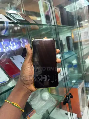 Apple iPhone 11 64 GB Yellow