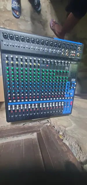 Yamaha Professional Mixer Mg20xu