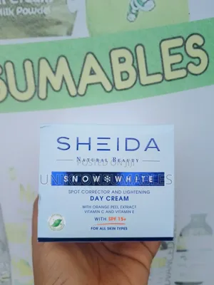 Snow White Dark Spot Corrector Lightening Day Cream SPF 15