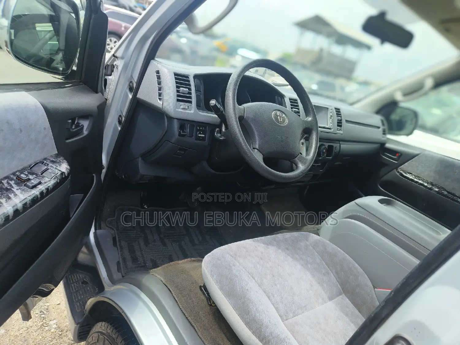 Toyota HiAce 2012 Silver