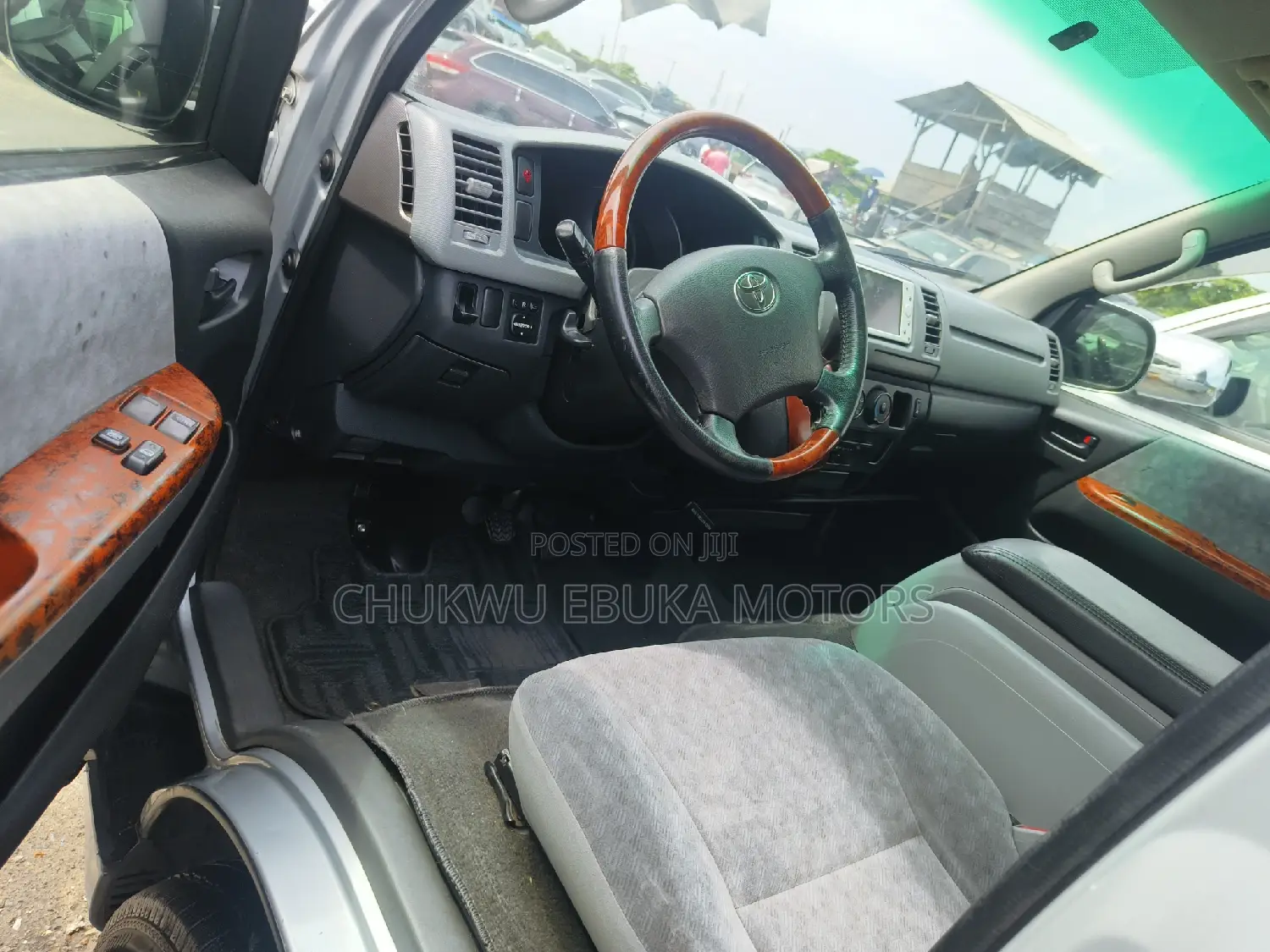 Toyota HiAce 2013 Silver