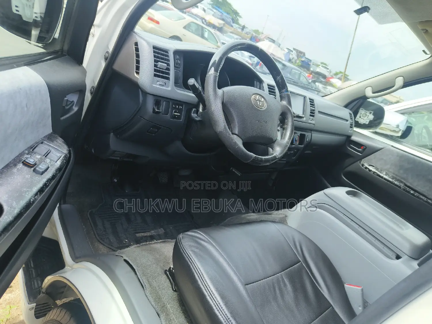 Toyota HiAce 2013 White