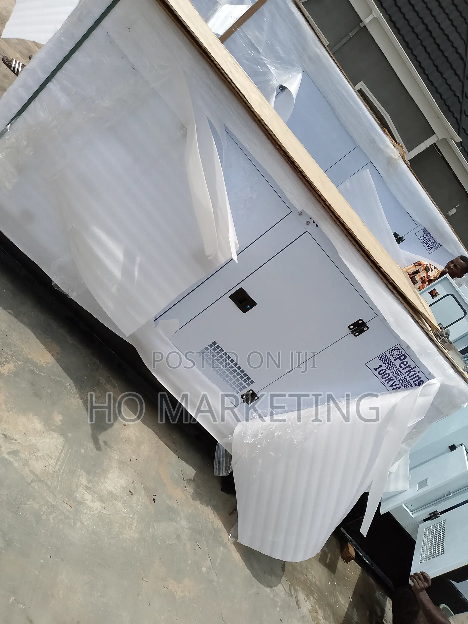 Portable 100kva Soundproof Perkins Gen