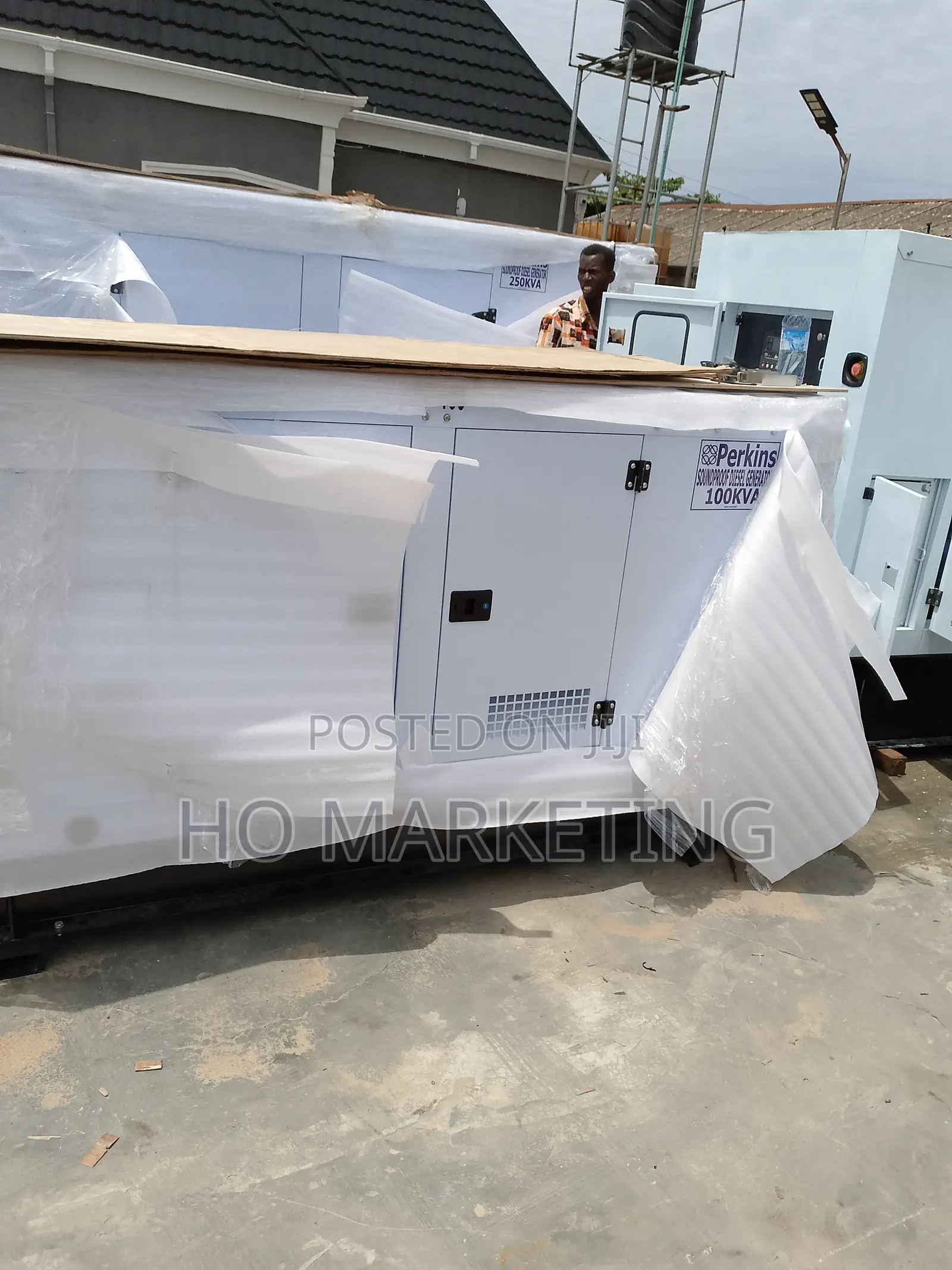 Efficient 100kva Soundproof Perkins Gen.