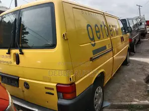 Volkswagen Transporter 2002 Yellow