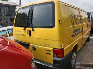 Volkswagen Transporter 2002 Yellow