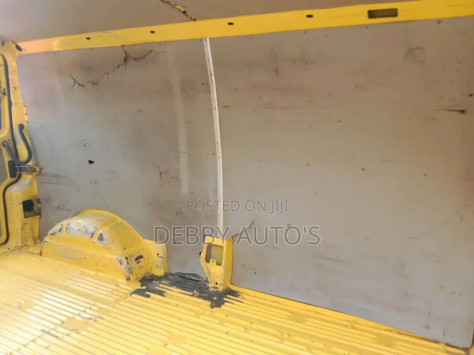 Volkswagen Transporter 2002 Yellow