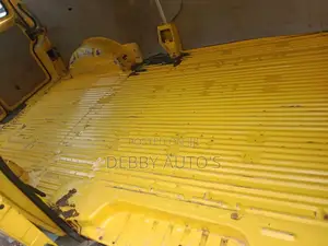 Volkswagen Transporter 2002 Yellow