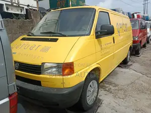 Volkswagen Transporter 2002 Yellow