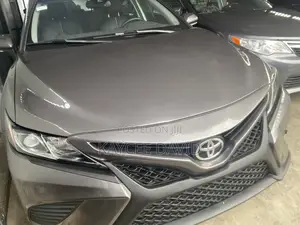 Toyota Camry SE FWD 2020 Gray