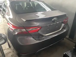 Toyota Camry SE FWD 2020 Gray