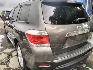 Toyota Highlander Limited 3.5L 2WD 2013 Gray