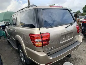 Toyota Sequoia 2004 Gold