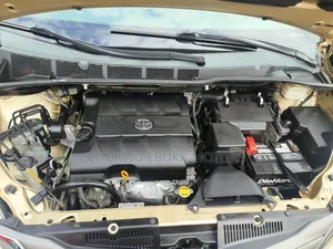 Toyota Sienna XLE 7 Passenger Mobility 2012 Gold