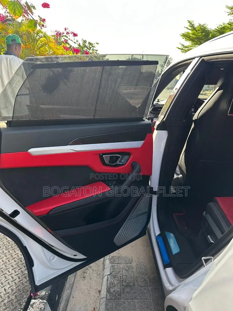 Lamborghini Urus for Rent (White)