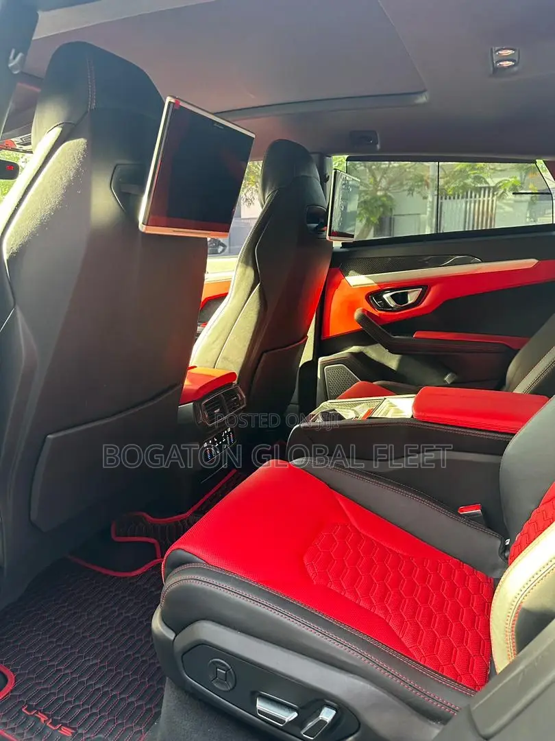 Lamborghini Urus for Rent (White)