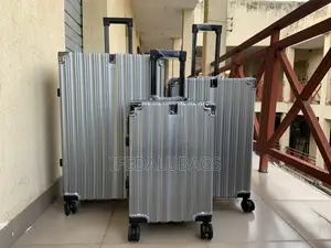 Set of Silver Qualityimported Aluminum Frame Travel Luggage