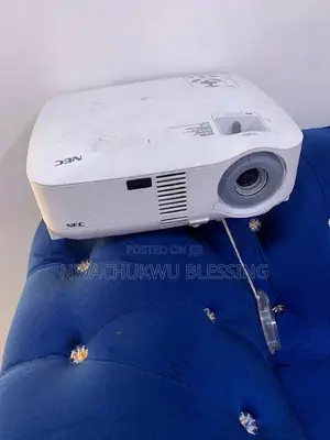 American Used, NEC Projector VT590 2000 Lumen