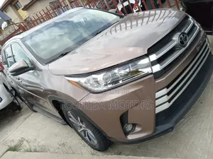Toyota Highlander XLE 4x2 V6 (3.5L 6cyl 8A) 2017 Gray