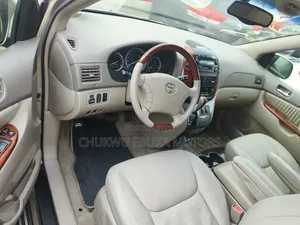 Toyota Sienna XLE Limited 2005 Gold