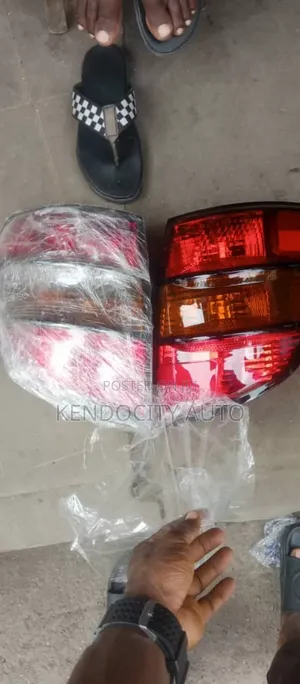 Rear Light Pointiac Vibe 2003/06 Set