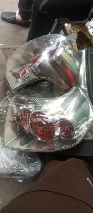 Rear Light Set Corrolla Verso 05/07 Set