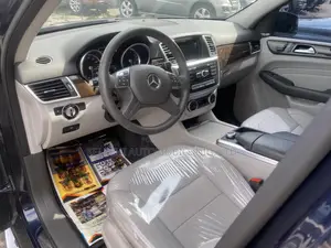 Mercedes-Benz M Class ML350 4MATIC 4dr SUV AWD (3.5L 6cyl 7A) 2014 Blue