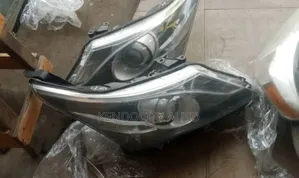 Headlight Avensis 2015 Set