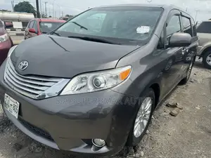 Toyota Sienna 2015 Gray