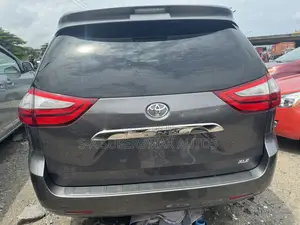 Toyota Sienna 2015 Gray