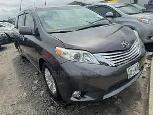 Toyota Sienna 2015 Gray