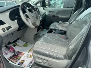 Toyota Sienna Limited AWD 7-Passenger 2013 Silver