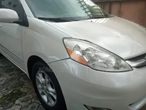 Hire Sienna
