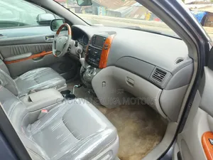 Toyota Sienna Limited 7 Passenger 2010 Gray