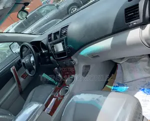 Toyota Highlander Limited 3.5l 4WD 2013 White