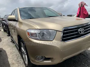 Toyota Highlander Limited 2010 Gold