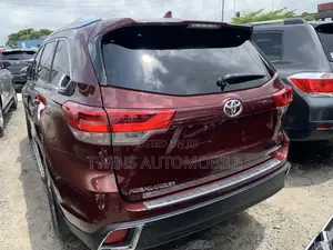 Toyota Highlander Limited Platinum 4x4 V6 (3.5L 6cyl 8A) 2017 Burgundy