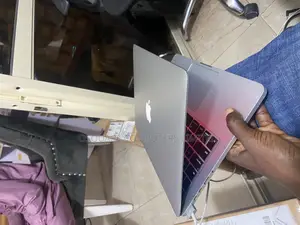 Laptop Apple MacBook Pro 8GB Intel Core I5 SSD 256GB