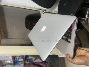 Laptop Apple MacBook Pro 8GB Intel Core I5 SSD 256GB
