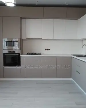 Classic Kitchen Cabinet With Functional Accessories