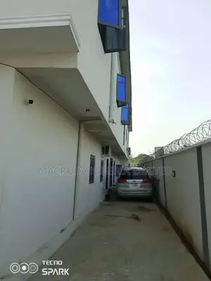 Photo - 3bdrm Block of Flats in Oworoshoki, Oworonshoki / Gbagada for sale