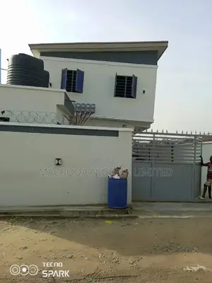 3bdrm Block of Flats in Oworoshoki, Oworonshoki / Gbagada for sale
