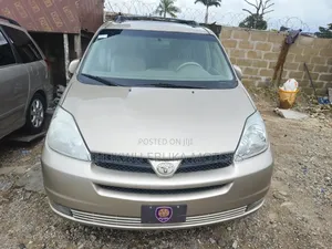 Toyota Sienna XLE AWD 2005 Gold