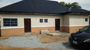 13bdrm Apartment in Gwagwalada for sale